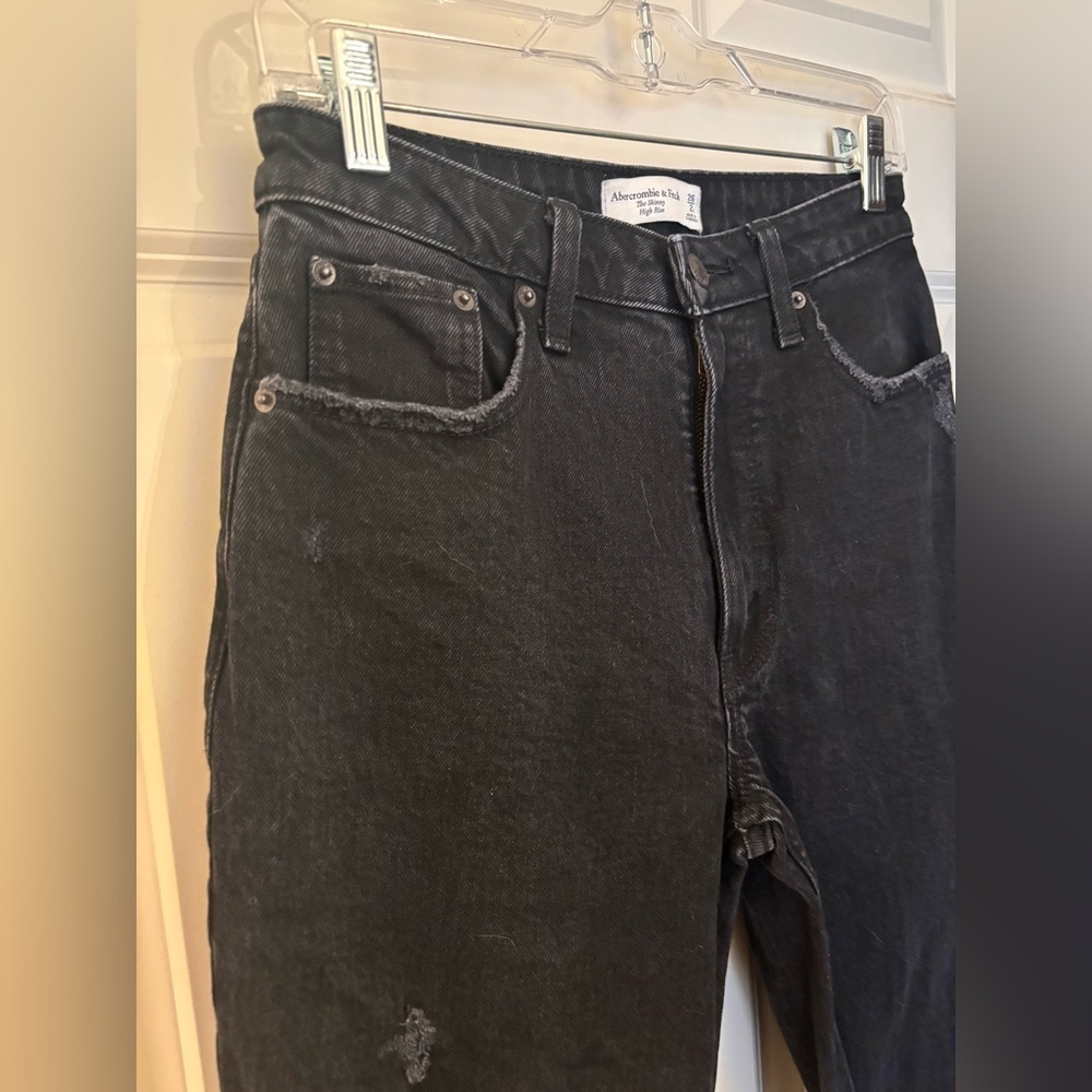 Abercrombie Curve Love High Rise Skinny in Distressed Black, Size 2/26 Long - Picture 3 of 12
